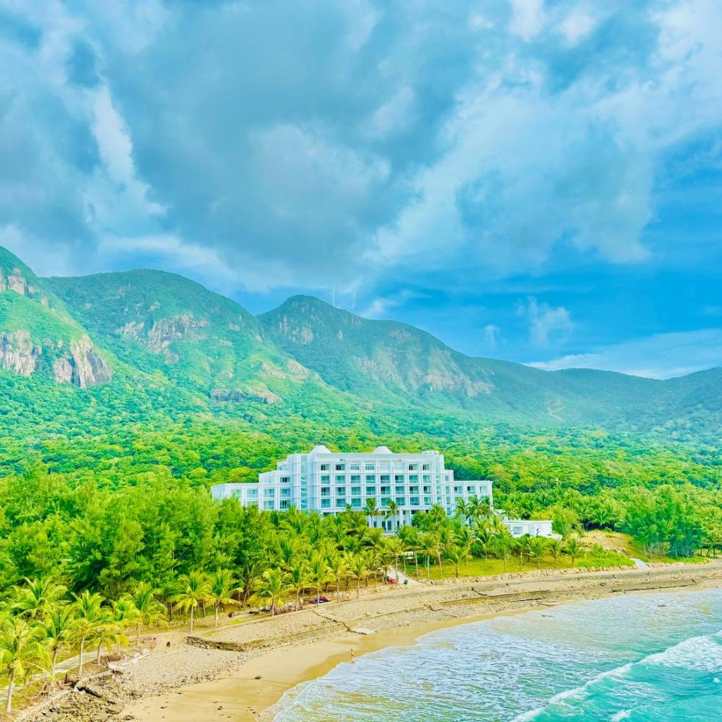 Orson Hotel & Resort Private Beach Con Dao - Snorkeling Turtle Release Tour