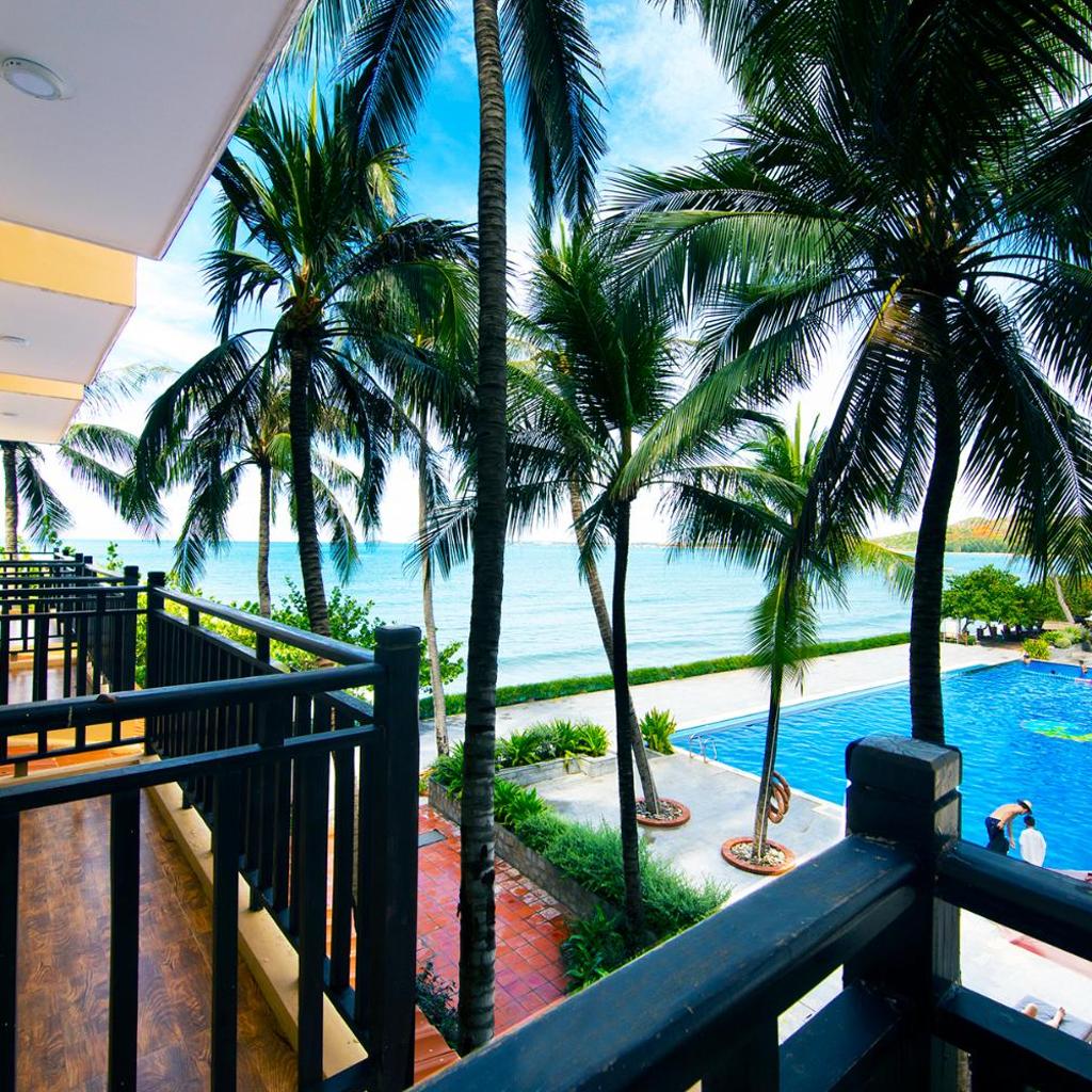 Hon Rom Central Beach Resort