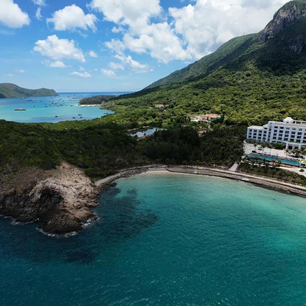 Orson Hotel & Resort Private Beach Con Dao - Snorkeling Turtle Release Tour