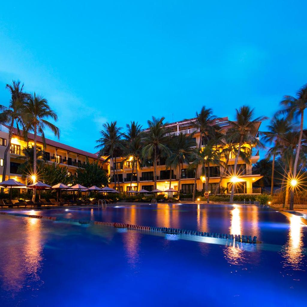 Hon Rom Central Beach Resort