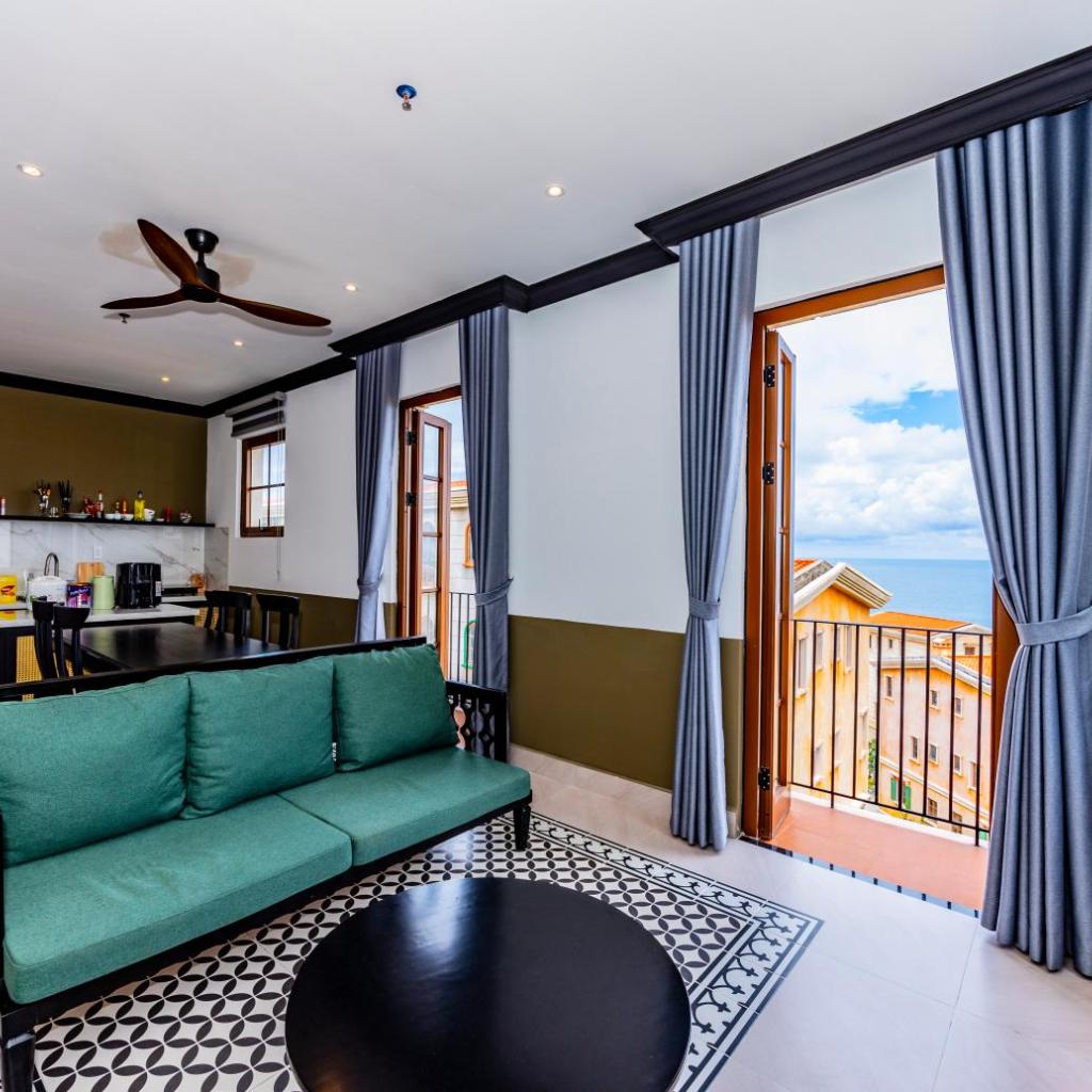 SUNSET BAY RETREAT