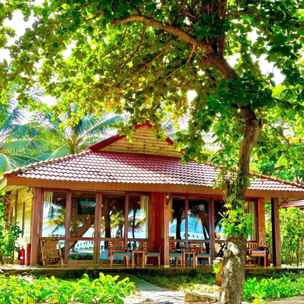 Tan Son Nhat Con Dao Resort